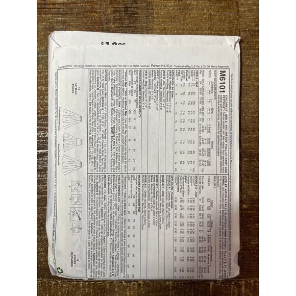 McCalls Sewing Pattern M6101 Girl Costume Poodle Skirt Petticoat 1950s 3-6 UNCUT - Picture 2 of 2